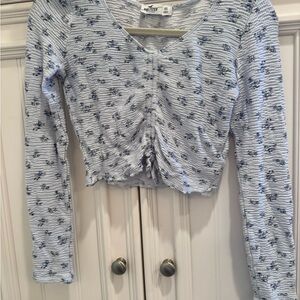 Hollister White and Blue Textured floral long sleeve crop Top size XS